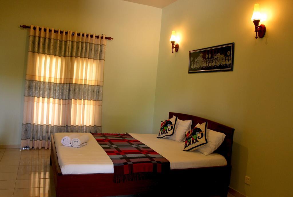 Green Land Guest House Pinnawala  Room photo