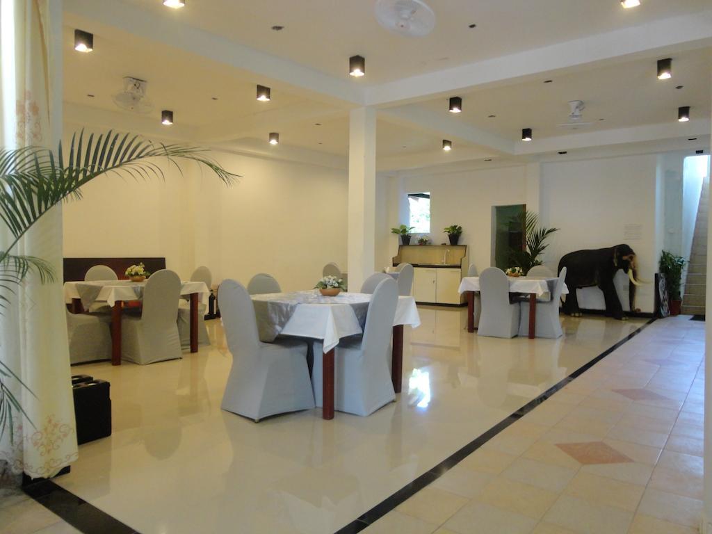 Green Land Guest House Pinnawala  Exterior photo