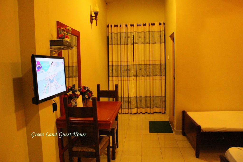 Green Land Guest House Pinnawala  Exterior photo