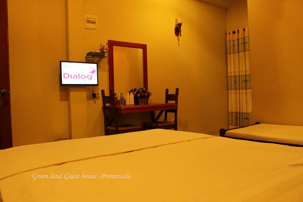 Green Land Guest House Pinnawala  Exterior photo