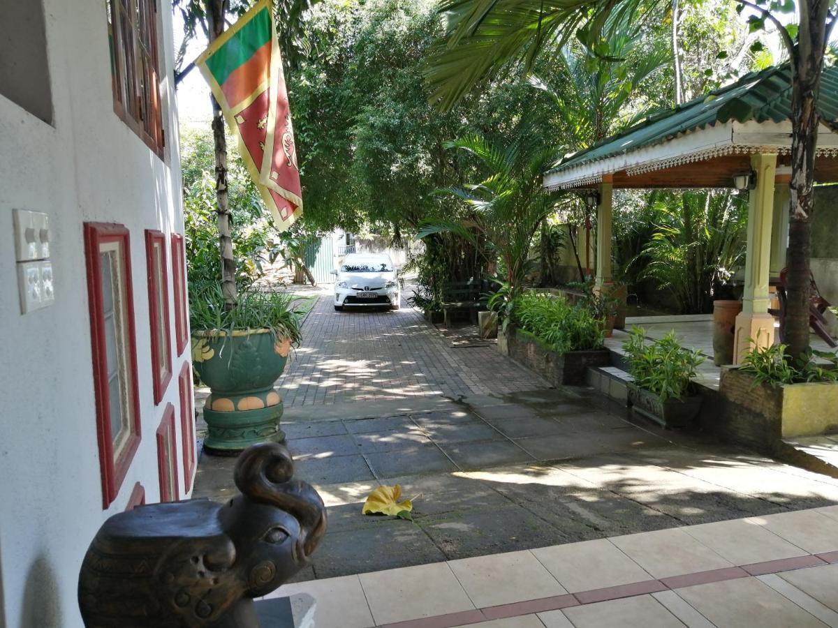 Green Land Guest House Pinnawala  Exterior photo
